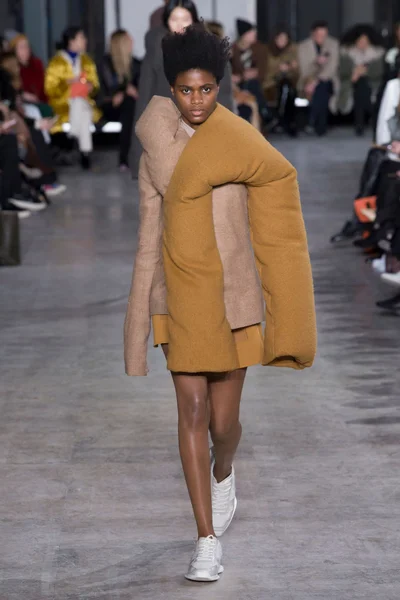 Look 17